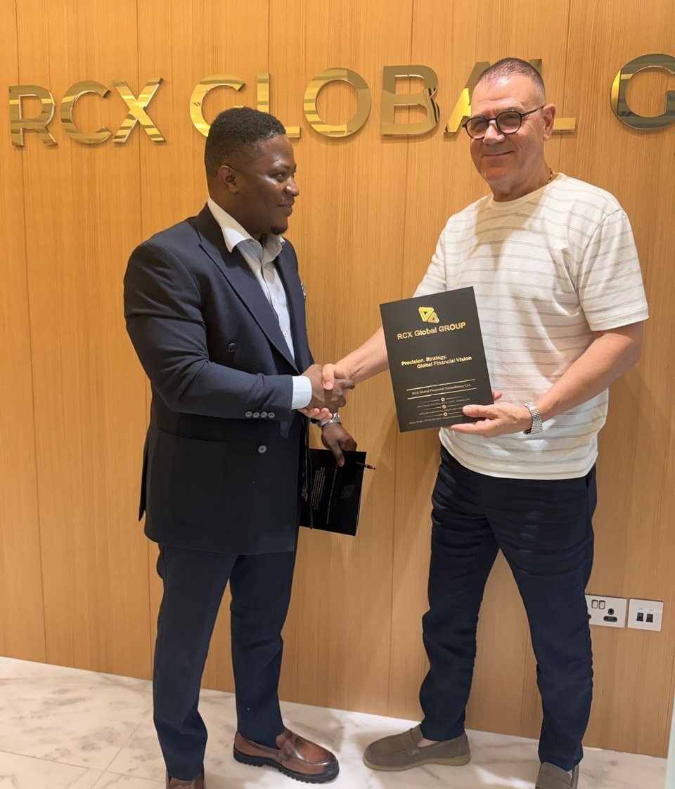بودا أبوبكر في مقر RCX Global Group، دبي